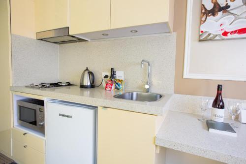 Sydney Potts Point Central Apartment Hotel - Tap to explore photos