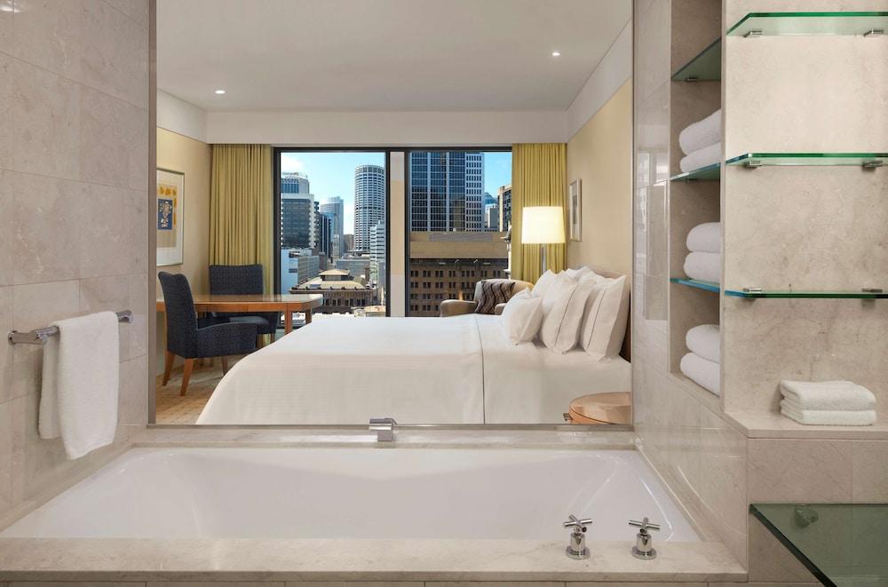 The Fullerton Hotel Sydney Room Type - Tower Deluxe King Room