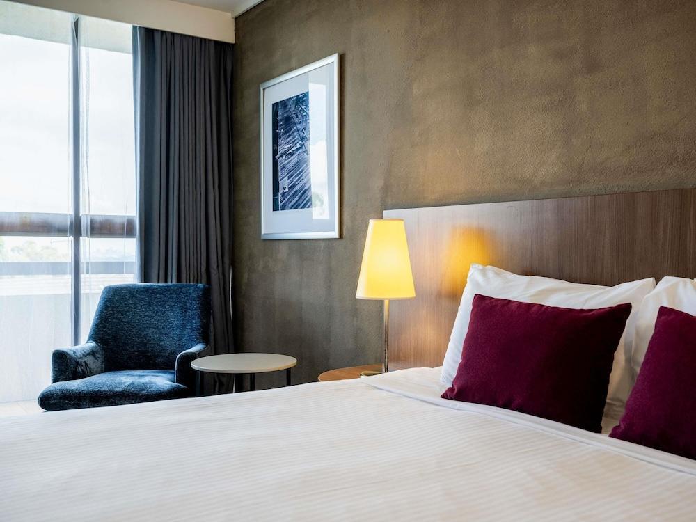 Mercure Sydney St Leonards Room Type - Superior Room, 1 King Bed, Balcony Mercure Sydney St Leonards Room Type - Superior Room, 1 King Bed, Balcony