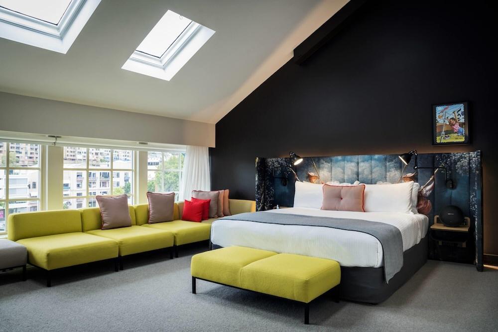 Ovolo Sydney Woolloomooloo, a Wyndham Hotel Room Type - Room, 1 King Bed (Maritime, Navy View) Ovolo Sydney Woolloomooloo, a Wyndham Hotel Room Type - Room, 1 King Bed (Maritime, Navy View)