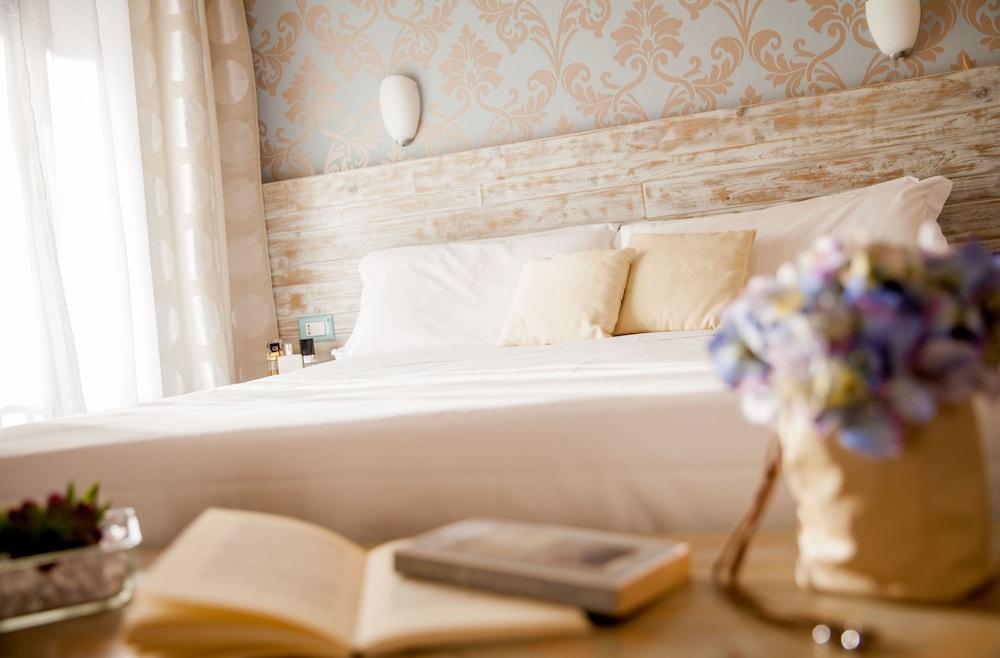 Ostia Antica Park Hotel Room Type - Quadruple Room Ostia Antica Park Hotel Room Type - Quadruple Room
