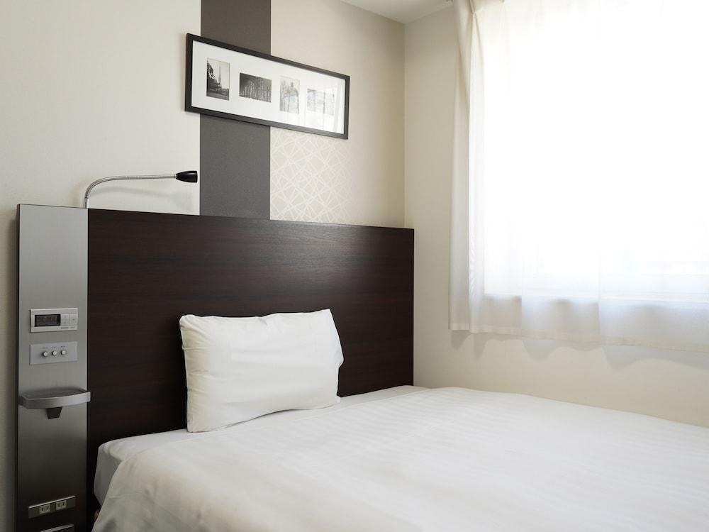 Comfort Hotel Tokyo Kanda - Tap to explore photos