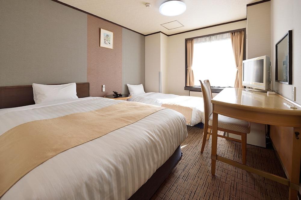 Belmont Hotel Room Type - Studio Twin Room, 1 Single Bed + 1 Sofa bed, Non smoking