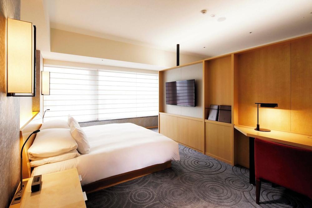 The Capitol Hotel Tokyu Room Type - Junior Suite King, Non Smoking (Breakfast & Club Lounge Access Included)
