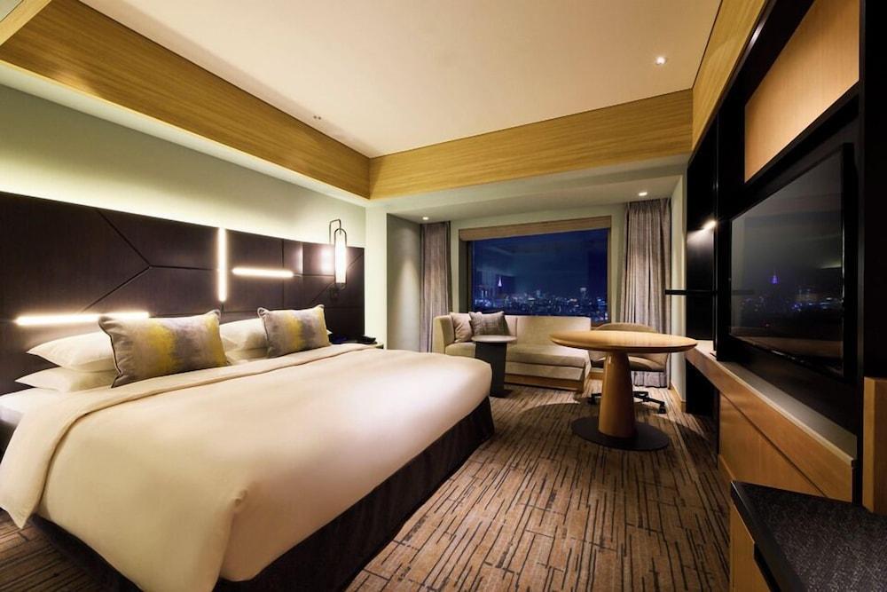 Cerulean Tower Tokyu Hotel Room Type - Newly Renovated - Cerulean Queen Room with Japanese Style Lounge Access, Non Smoking
