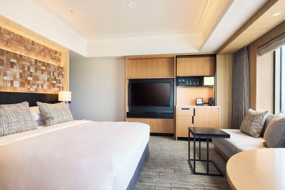 Cerulean Tower Tokyu Hotel Room Type - Newly Renovated - Cerulean King Room with Japanese Style Lounge Access, Non Smoking Cerulean Tower Tokyu Hotel Room Type - Newly Renovated - Cerulean King Room with Japanese Style Lounge Access, Non Smoking