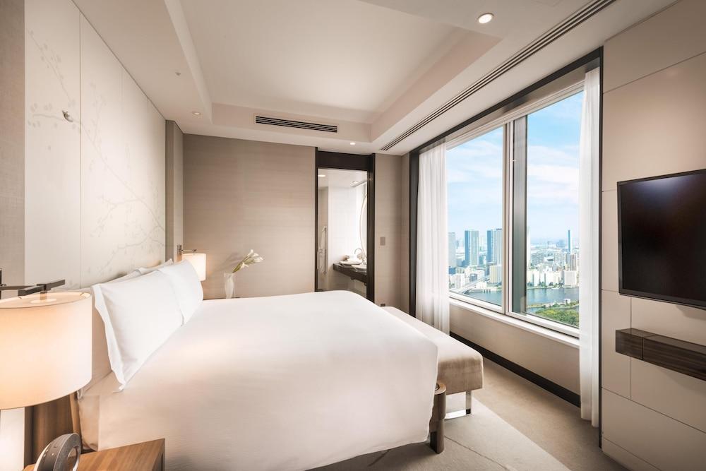 Conrad Tokyo Room Type - Suite, 1 King Bed, Bay View, Corner