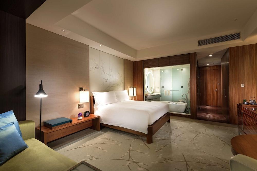 Conrad Tokyo Room Type - Room, 1 King Bed, Bay View