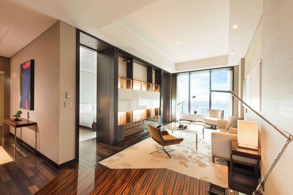 Conrad Tokyo Room Type - Deluxe Suite, 1 King Bed, Bay View