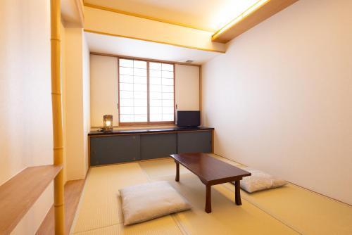 Ryokan Asakusa Shigetsu - Tap to explore photos