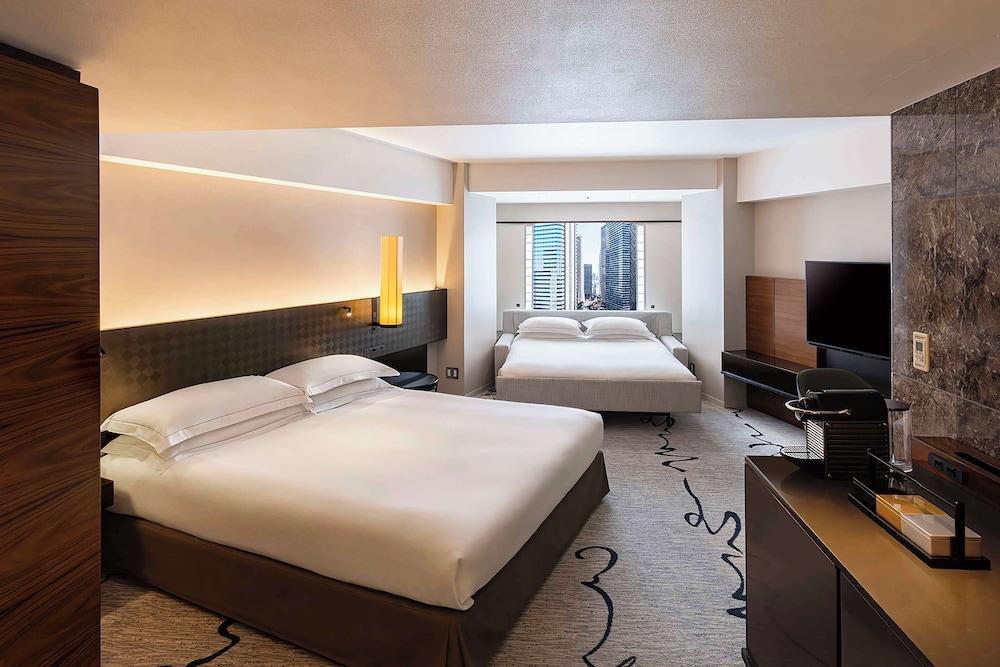Hilton Tokyo Room Type - KING PREMIUM WITH SOFA BED Hilton Tokyo Room Type - KING PREMIUM WITH SOFA BED