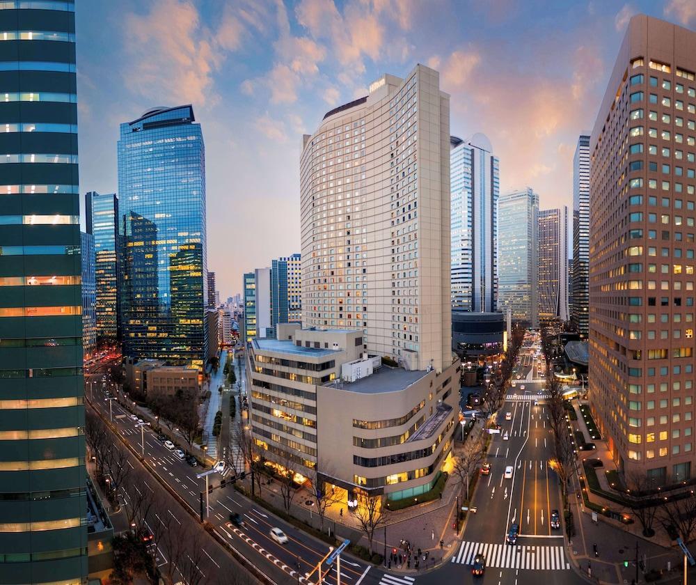 Hilton Tokyo - Tap to explore photos