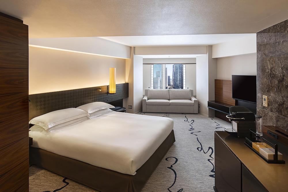 Hilton Tokyo Room Type - King Executive with Sofa Bed Hilton Tokyo Room Type - King Executive with Sofa Bed