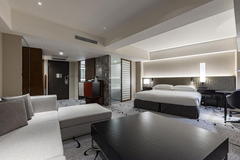 Hilton Tokyo Room Type - KING JR SUITE EXECUTIVE