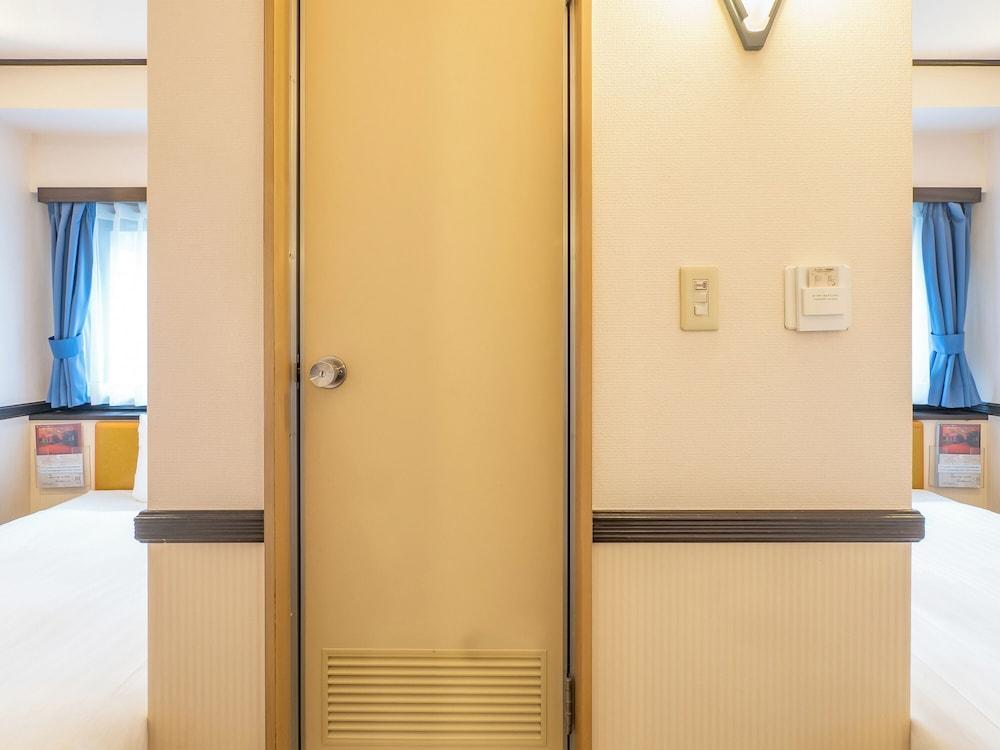 Toyoko Inn Tokyo Asakusa Kuramae No.1 - Tap to explore photos