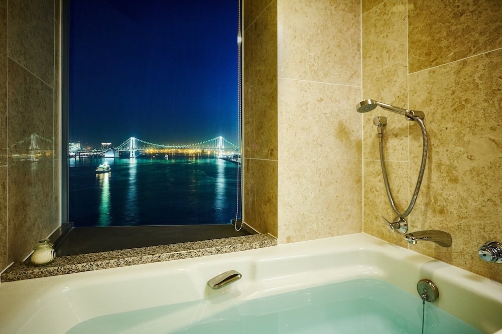 InterContinental Tokyo Bay Room Type - Premium Room, 1 King Bed, Bay View
