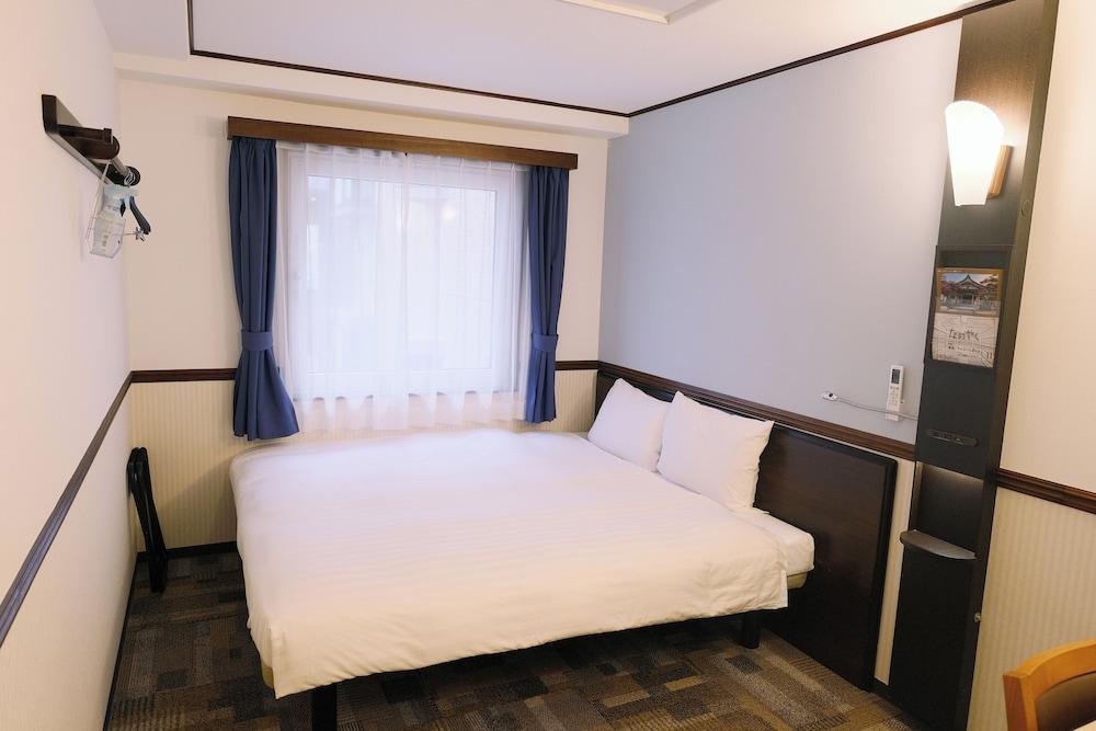 Toyoko Inn Tokyo Nihombashi Zeimusho Mae - Tap to explore photos
