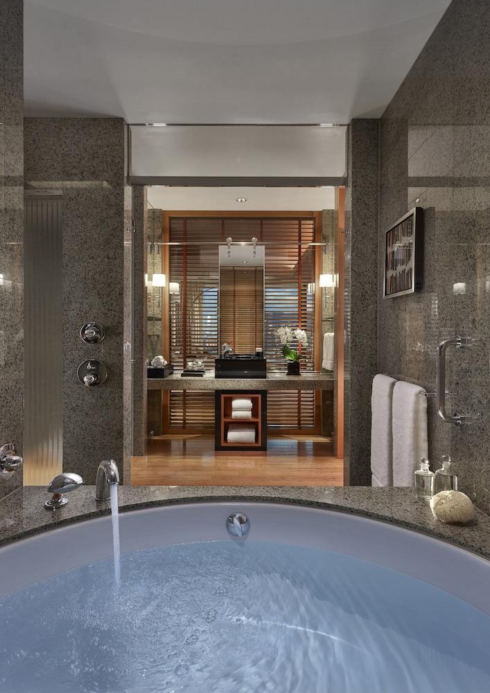 Mandarin Oriental, Tokyo - Tap to explore photos