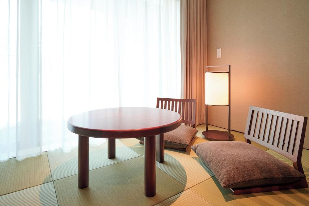 Marunouchi Hotel - Tap to explore photos