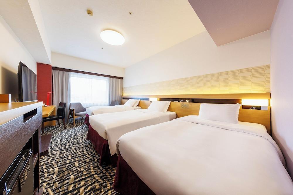 Hotel Metropolitan Edmont Tokyo Room Type - East Wing Twin Room, (For 3 adults), Non Smoking (1 bed for over age of 7) Hotel Metropolitan Edmont Tokyo Room Type - East Wing Twin Room, (For 3 adults), Non Smoking (1 bed for over age of 7)
