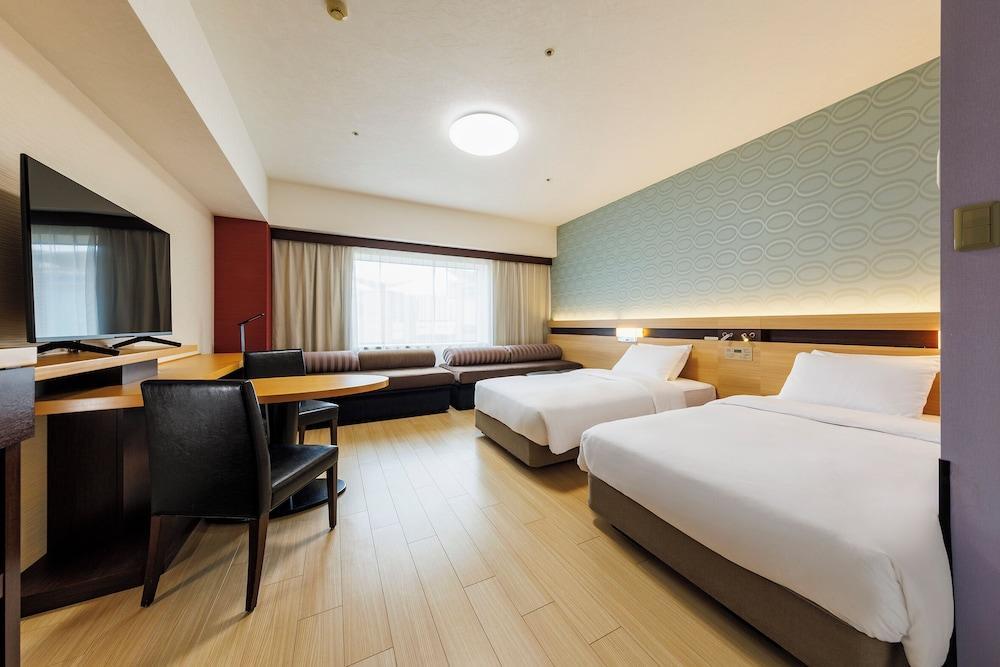 Hotel Metropolitan Edmont Tokyo Room Type - East Wing Family Room (For 1-2 adults), Non-Smoking Hotel Metropolitan Edmont Tokyo Room Type - East Wing Family Room (For 1-2 adults), Non-Smoking