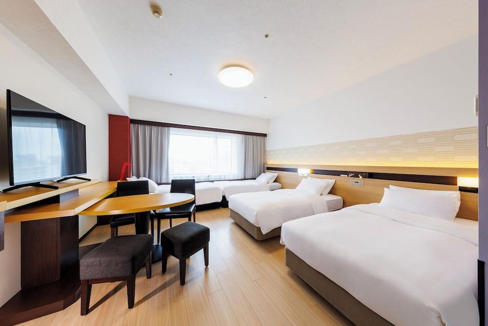 Hotel Metropolitan Edmont Tokyo Room Type - East Wing Family Room, (For 4 adults), Non Smoking(1 bed for over age of 7) Hotel Metropolitan Edmont Tokyo Room Type - East Wing Family Room, (For 4 adults), Non Smoking(1 bed for over age of 7)