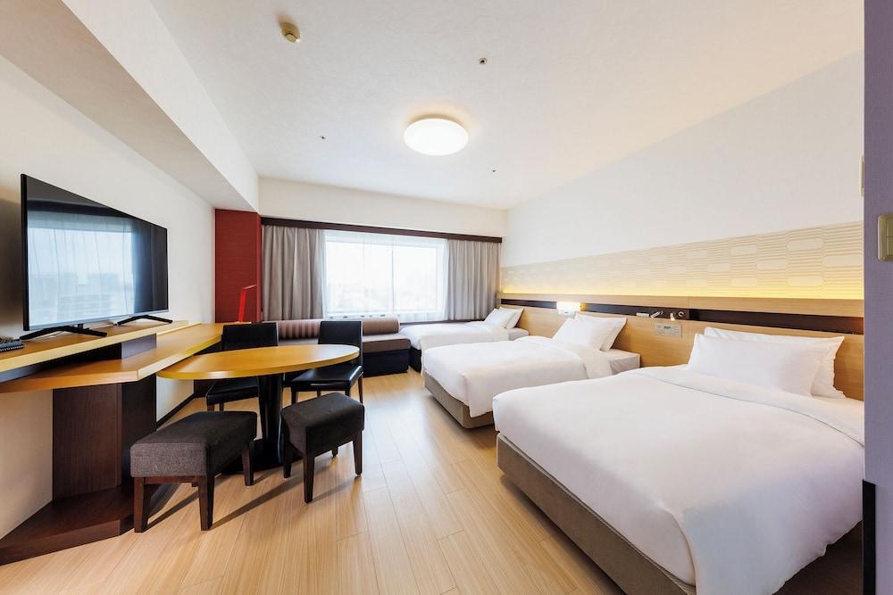 Hotel Metropolitan Edmont Tokyo Room Type - East Wing Family Room, (For 3 adults), Non Smoking(1 bed for over age of 7) Hotel Metropolitan Edmont Tokyo Room Type - East Wing Family Room, (For 3 adults), Non Smoking(1 bed for over age of 7)