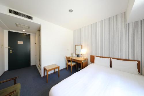 Smile Hotel Nihombashi - Mitsukoshimae - Tap to explore photos
