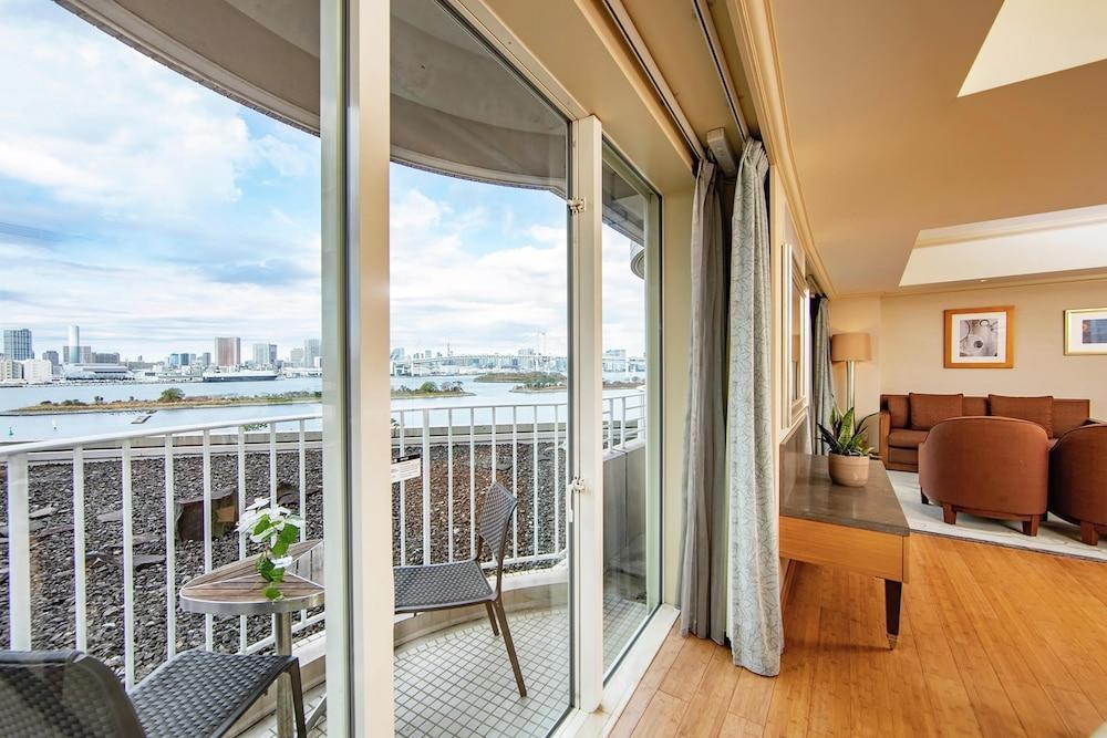 Hilton Tokyo Odaiba Room Type - Family Room - Non-Smoking - 80sqm - Rainbow Bridge View - Executive Lounge Access