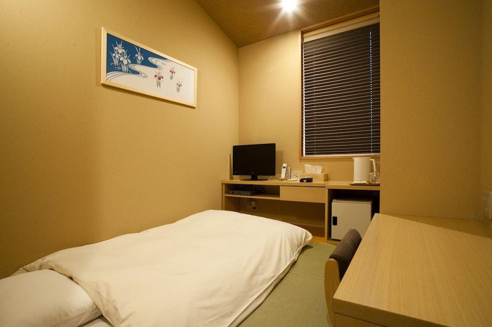 Ochanomizu Hotel Shoryukan - Tap to explore photos