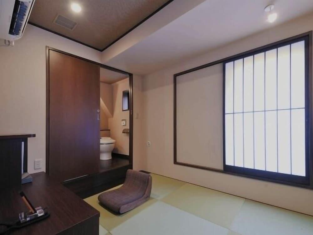 Ochanomizu Hotel Shoryukan - Tap to explore photos