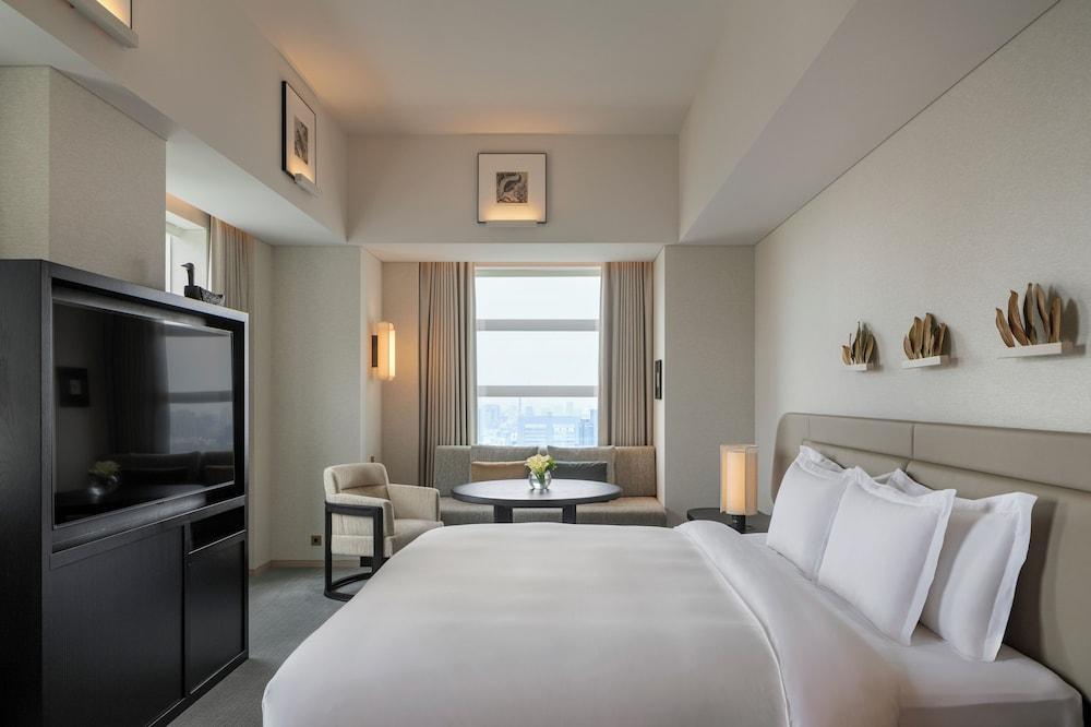 Park Hyatt Tokyo Room Type - 1 KING BED PREMIER