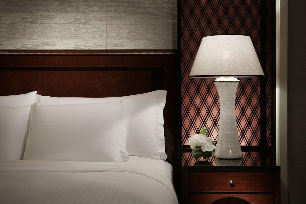 The Ritz-Carlton, Tokyo Room Type - Luxury Suite, 1 King Bed