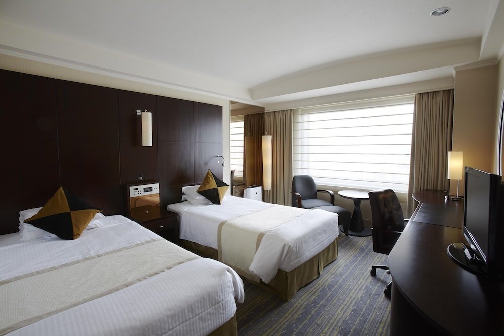 Royal Park Hotel Tokyo Nihonbashi Room Type - Executive Floor Standard Twin Room, No Smoking (Higher Floor, Breakfast & Executive Lounge Access) Royal Park Hotel Tokyo Nihonbashi Room Type - Executive Floor Standard Twin Room, No Smoking (Higher Floor, Breakfast & Executive Lounge Access)