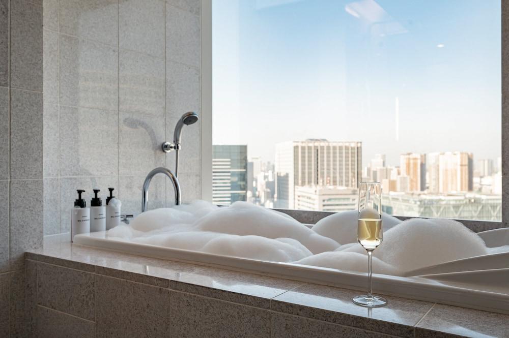 The Strings by InterContinental Tokyo Room Type - Premium Room, 1 King Bed, Club Lounge Access (Luxury Bath, View) The Strings by InterContinental Tokyo Room Type - Premium Room, 1 King Bed, Club Lounge Access (Luxury Bath, View)