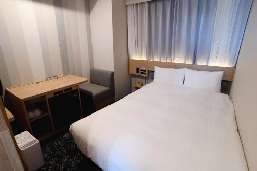 R&B Hotel Otsuka-eki Kita-guchi - Tap to explore photos