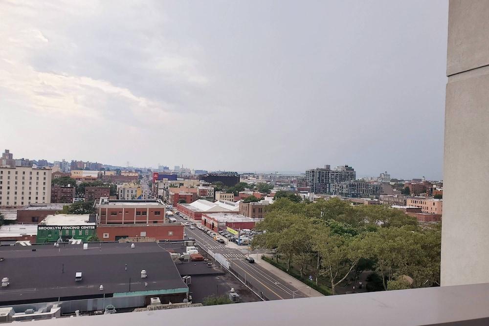 Fairfield Inn & Suites by Marriott New York Brooklyn - Tap to explore photos