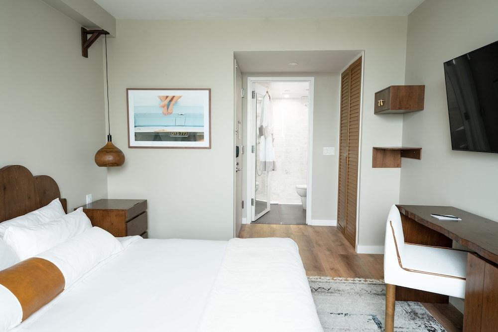 CODA Williamsburg Room Type - Superior Room, 1 King Bed