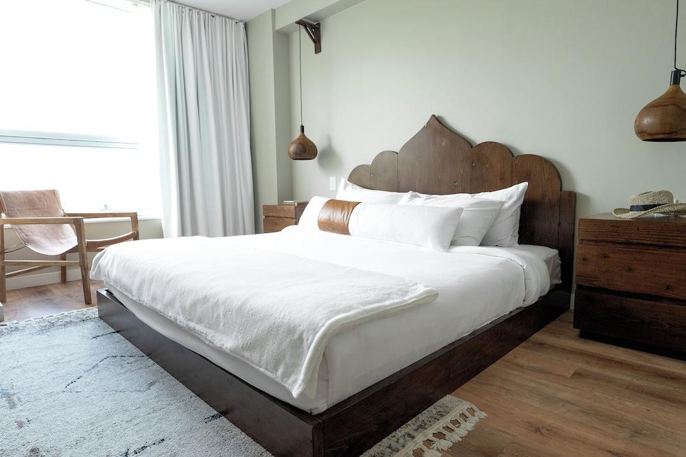 CODA Williamsburg Room Type - Deluxe Room, 1 King Bed