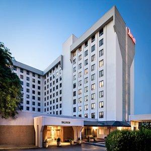 New York LaGuardia Airport Marriott - Tap to explore photos