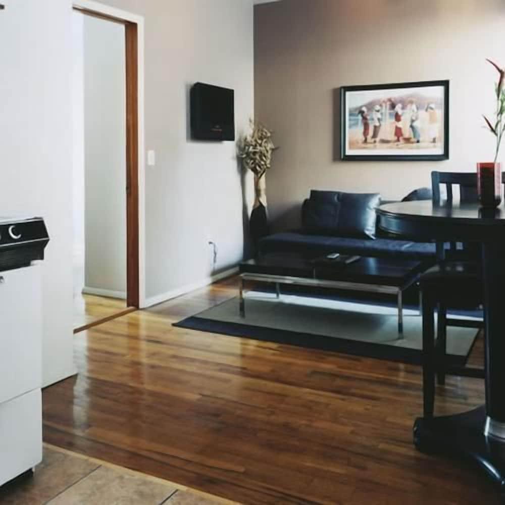 Off Soho Suites Hotel Room Type - Deluxe Suite