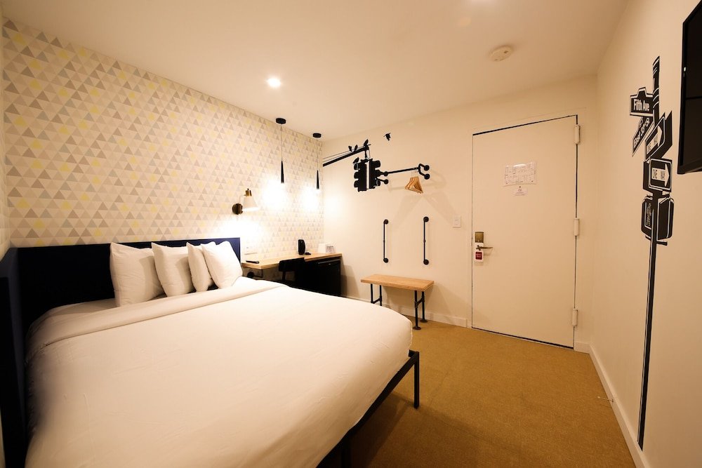 Doxie Hotel Room Type - Signature Room