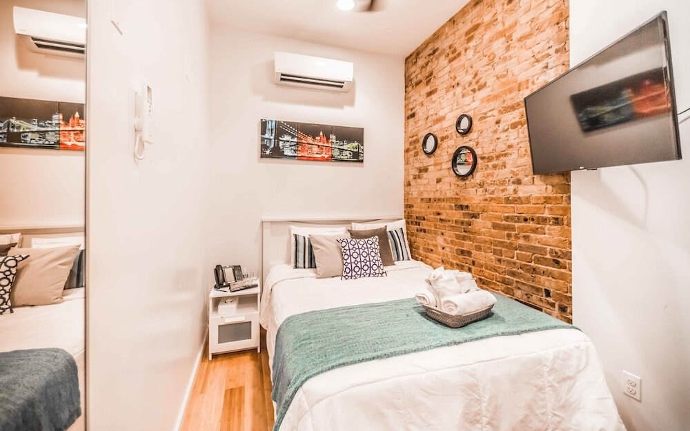 Chelsea Inn Room Type - Standard Double Room Private Bathroom
