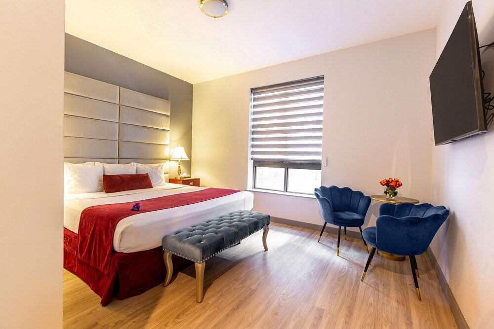 Hotel St. James Room Type - Superior Room, 1 King Bed