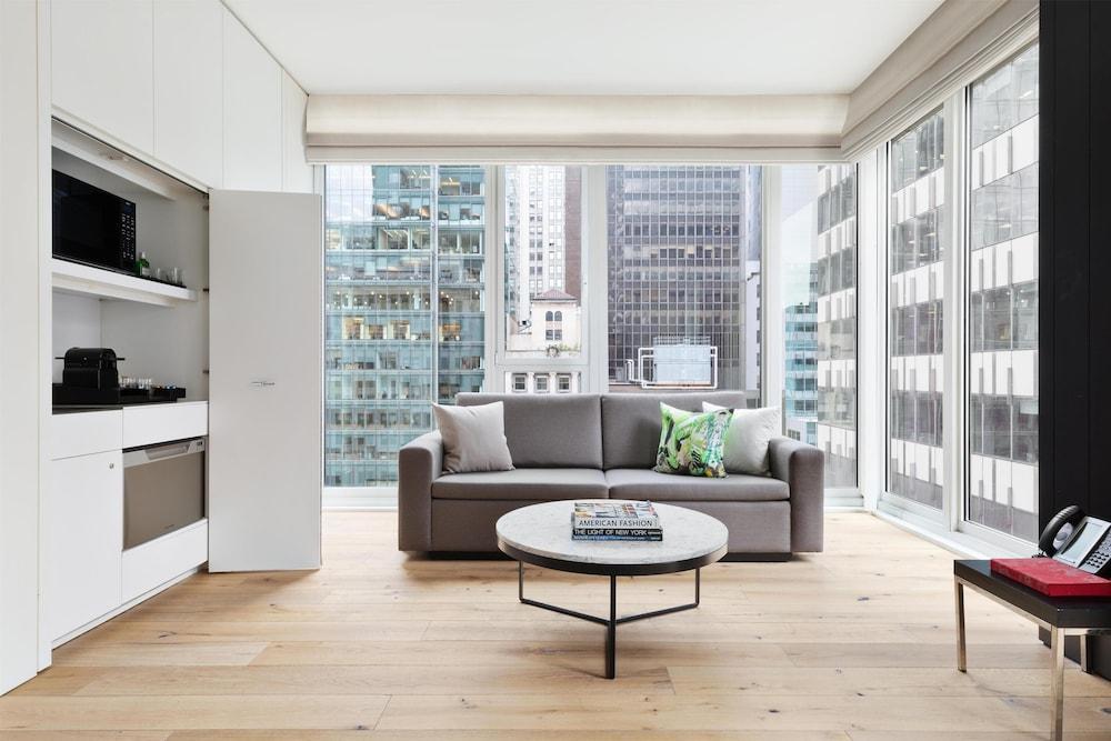 ANDAZ 5TH AVENUE, BY HYATT Room Type - Andaz, Suite, 1 King Bed