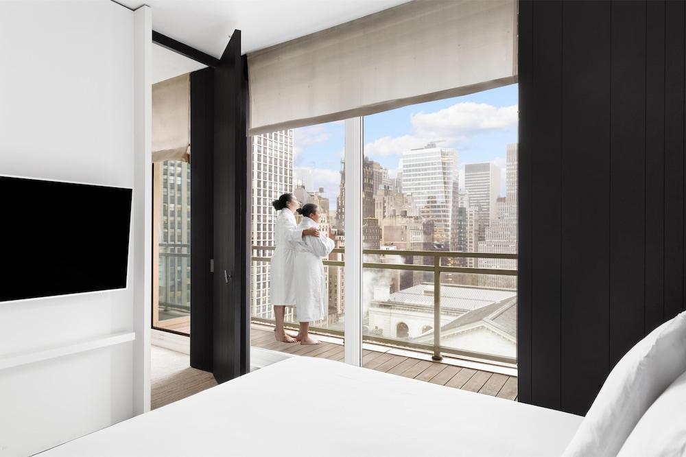 ANDAZ 5TH AVENUE, BY HYATT Room Type - Suite, 1 Bedroom, Balcony