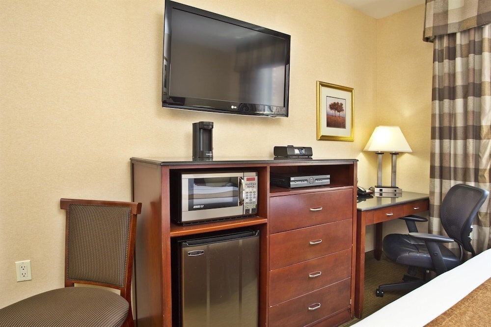 Best Western Plus Arena Hotel - Tap to explore photos