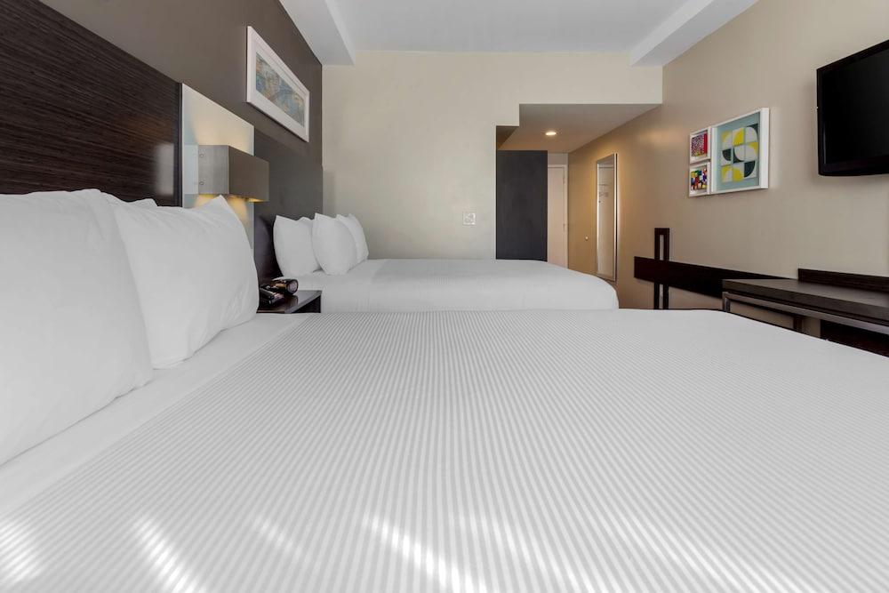 Best Western Plus Brooklyn Bay Hotel - Tap to explore photos