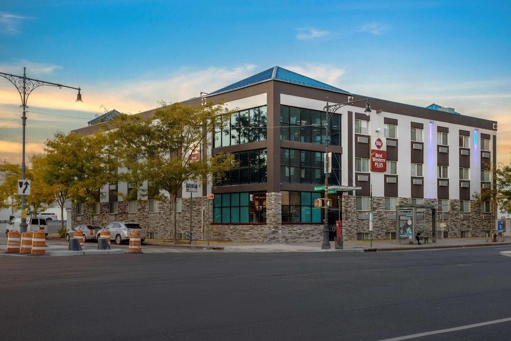 Best Western Plus Brooklyn Bay Hotel - Tap to explore photos