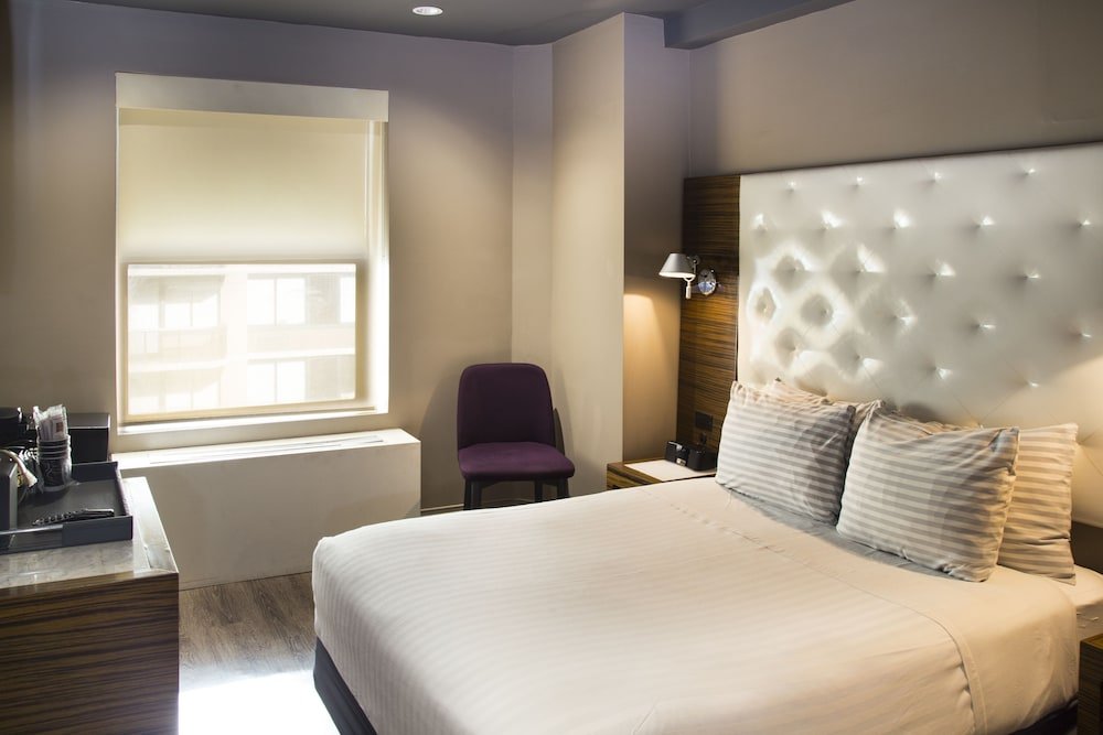 The Gallivant Times Square Room Type - Bedroom 1